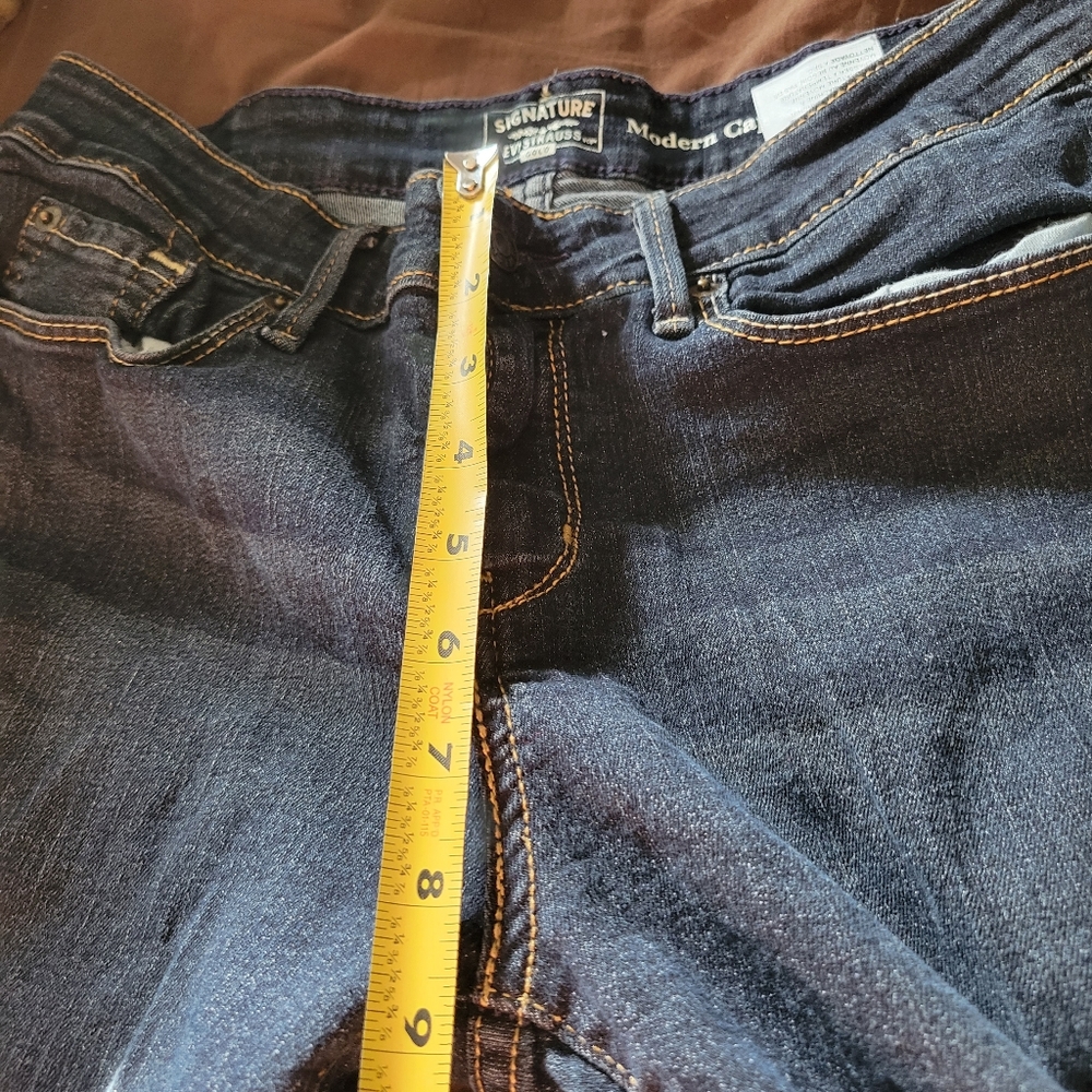 Signature by Levi Strauss & Co. Gold Label Women's Mid-Rise Slim Fit Capris - Picture 7 of 14